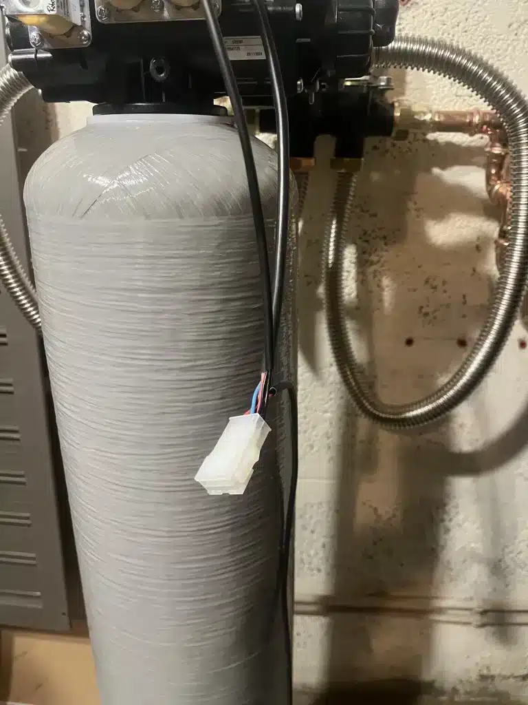 Salle de bain moderne rénovée à Caen par Activ'Dépannage : douche à l'italienne, meuble vasque design.